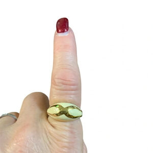 Avon fashion pastel ring ivory size 9 NIB vintage 1987